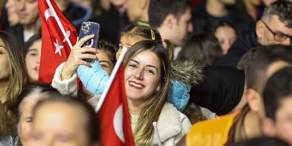 Büyükşehir Manuş Baba'yı Ula'da Vatandaşlarla Buluşturdu