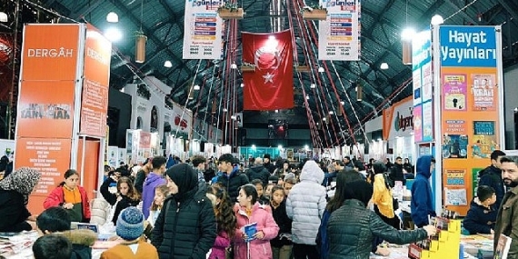 İnegöl'de Kitap Günleri Coşkusu Sürüyor