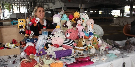 Karşıyakalı kadınların el emeği kazanca dönüşüyor 