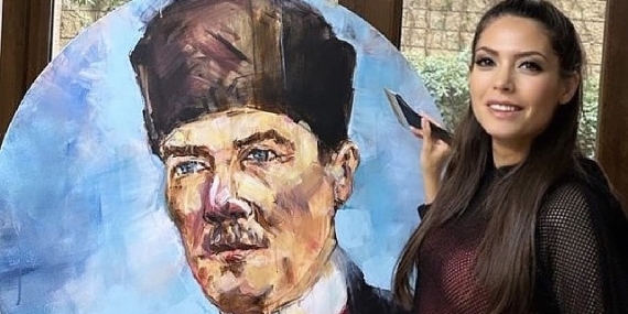 Miami'de Gerçekleşen 100. Yıl Cumhuriyet Bayramı Resepsiyonunda, Bir Türk Kadın Ressam Geceye Damgasını Vurdu!