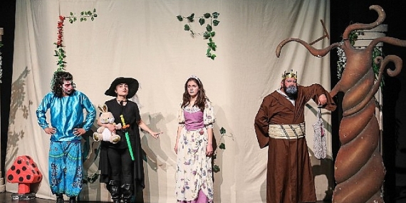 Van Büyükşehir'in ara tatil hediyesi tiyatro etkinlikleri yoğun ilgi gördü