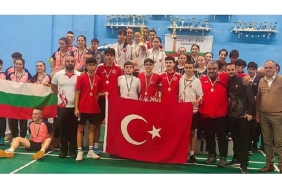 15-yas-alti-badminton-millilerimiz-balkan-sampiyonu-oldu.jpg