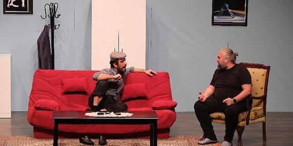 Aydın Büyükşehir Belediyesi Şehir Tiyatroları “kamuran'ın melekleri” oyununu izleyicilerle buluşturdu