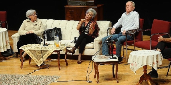 Bilge Çınarlar yeni oyunuyla sahnede 