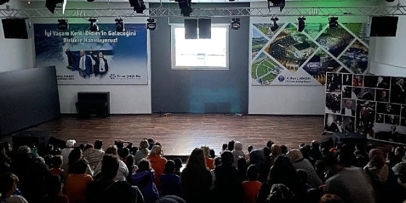 Didim'de çocuklar için sinema günleri devam ediyor