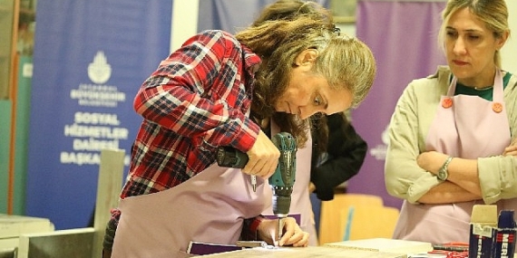 İBB'den kadınlara marangozluk eğitimi