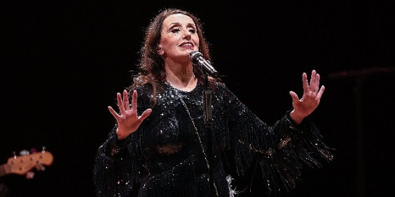 İş Sanat’tan Luz Casal Geçti