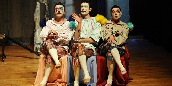 Karşıyaka'da binlerce yurttaş tiyatroyla buluştu