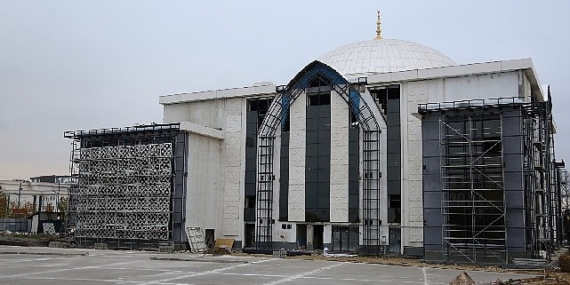 Kartepe'nin modern mimarili camisi yükseliyor