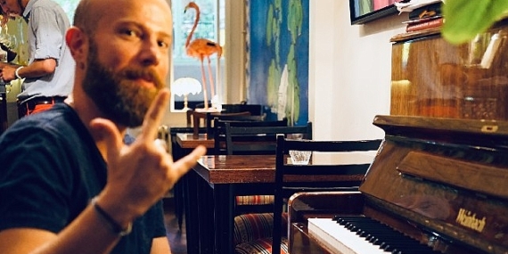 Neo Naturalness üçlemesi “Early Riser" ile tamamlandı