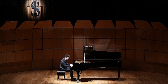 Parlayan Yıldızlar İş Sanat Sahnesinde