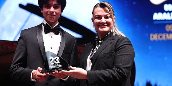 Piyanonun parlayan yıldızı Can, Antalya'da