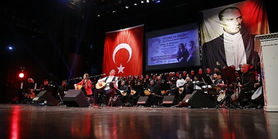 AKM'de türkü dolu gece