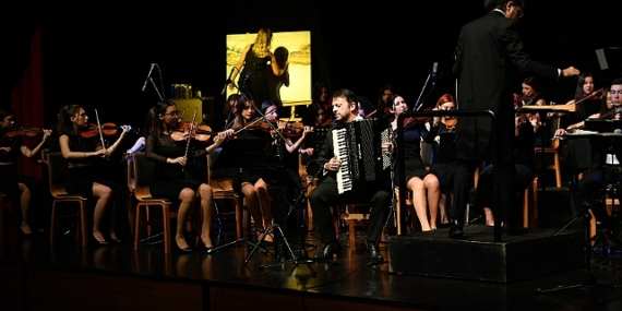 Beylikdüzü'nde fırça darbeleriyle müziğe yolculuk