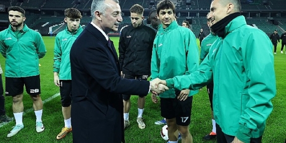 Büyükakın'dan kritik maç öncesi Kocaelispor'a moral ziyareti