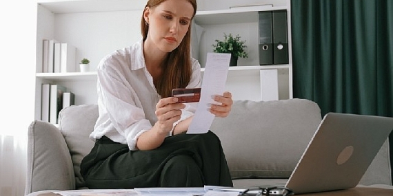 Finans Uzmanından Gençlere Öneri… Harcama yapmadan önce kendinize bunu sorun