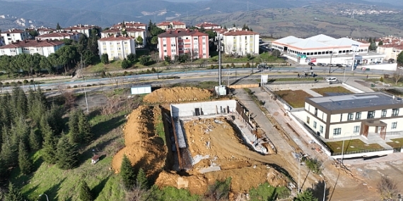 İzmit Ayazma Mahallesi futbol sahası devam