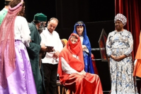 Lüleburgaz Belediyesi Tiyatro Topluluğu 'Orta Oyunu'nu sahneledi