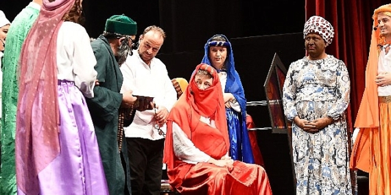 Lüleburgaz Belediyesi Tiyatro Topluluğu ‘Orta Oyunu’nu sahneledi