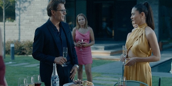 Netflix, başrollerinde Funda Eryiğit, Alperen Duymaz ve Mehmet Günsür’e yer veren Kül’ün fragmanını paylaştı