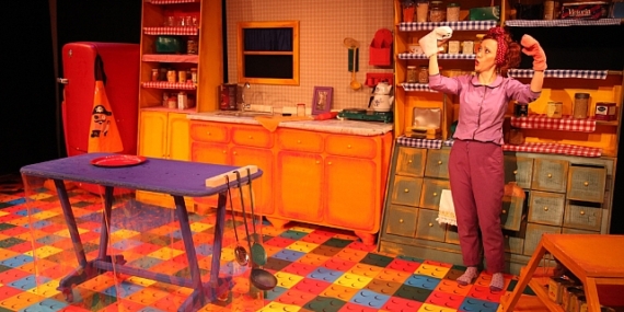 Şehir Tiyatroları bir gün Ayakkabımın teki oyunuyla Silivri'de