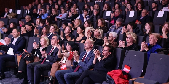 TEV Kocaeli Şubesi Türk Müziği Korosu, Cumhuriyetin 100. Yılına Özel Düzenlenen Konserde Atatürk'ün Sevdiği Şarkıları Seslendirdi!