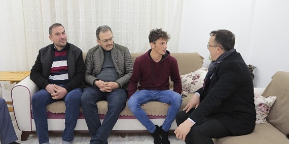 Ak Parti Belediye Başkan Adayı Savran'dan ev ziyaretleri