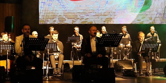 Aşkın Peygamberi gönüllere dokundu