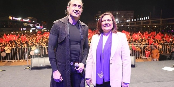 Aydın Büyükşehir Belediyesi'nin Düzenlediği Kıraç Konseriyle Coştu