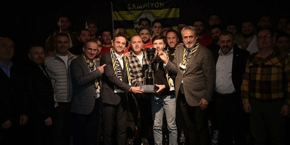 Başkan Özlü, şampiyonluk coşkusuna ortak oldu