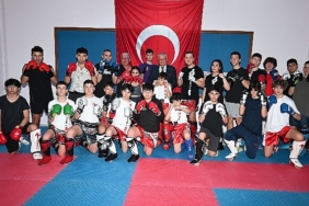 baskan-topaloglundan-kick-boks-sporcularina-ziyaret.jpg