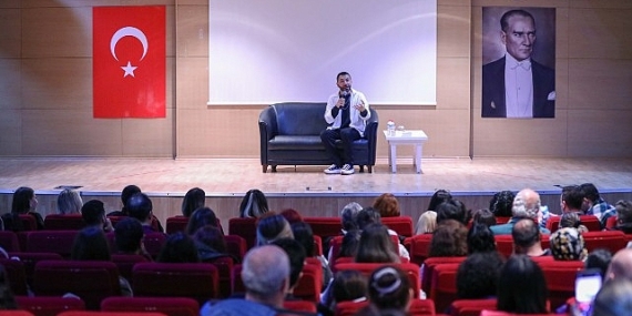 Buca Belediyesi'nden Sevgililer Günü'ne özel gösteri