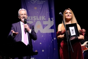 caz-konserlerinin-acilisini-julide-ozcelik-yapti.jpg