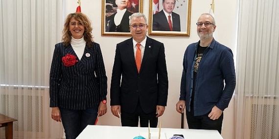 Egeli Sinemacı Akademisyene “En İyi Yönetmen" Ödülü