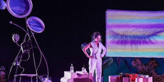 Gaziemir'de yapay zekâ ile insanın aşk hikâyesi sahnelendi