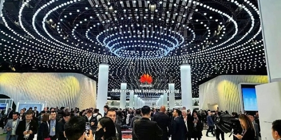 Huawei modaya yön veren ürünlerini Mobil Dünya Kongresi 2024'te tanıttı