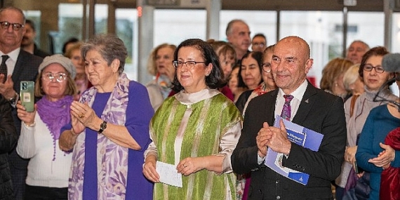 “İnsan Dünyadır" sergisi İzmirlilerle buluştu