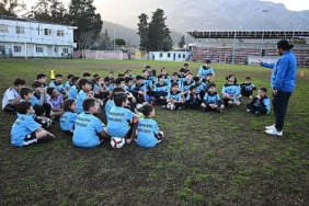 kemer-belediyesi-gelecegin-futbolcularini-yetistiriyor.jpg