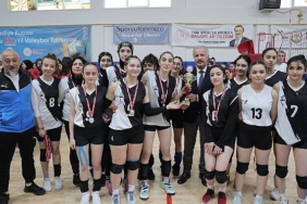 liseler-arasi-100-yil-voleybol-turnuvasi-sona-erdi.jpg