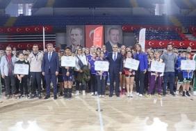 okul-sporlari-kucukler-voleybol-grup-musabakalari-izmirde-basladi.jpg