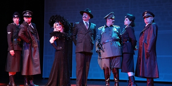 Oyuncuların Nazi işgaline karşı direnişinin hikayesini Yaşamak mı yoksa ölmek mi