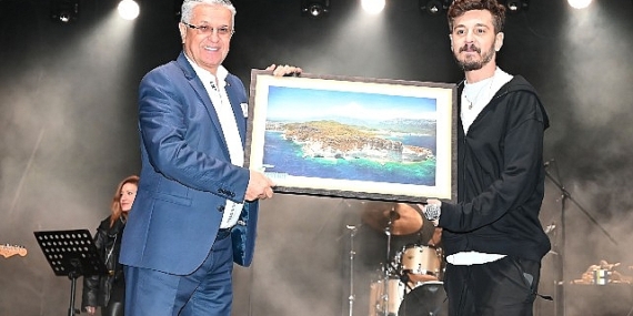 Rock grubu Kolpa Kemer'de konser verdi