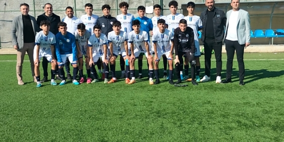 Selçuk Şahin, Yenişehir Belediyesi U16 Futbol Takımı'nın maçını izledi