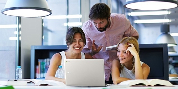 Acer, mobil halde çalışan kullanıcılar ve öğrenciler için Chromebook 315 dizüstü bilgisayar ile pratik kullanım ve üretkenliği zirveye taşıyor