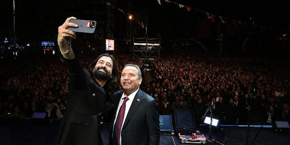 Ata'nın Antalya'ya gelişi Koray Avcı konseriyle kutlandı