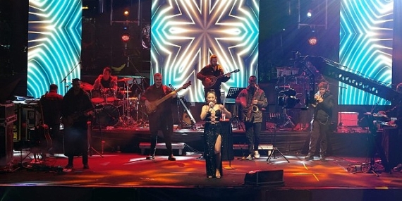 Aydın Büyükşehir Belediyesi, 8 Mart Dünya Emekçi Kadınlar Günü'nde Aydınlıları sevilen sanatçı Melek Mosso ile buluşturdu