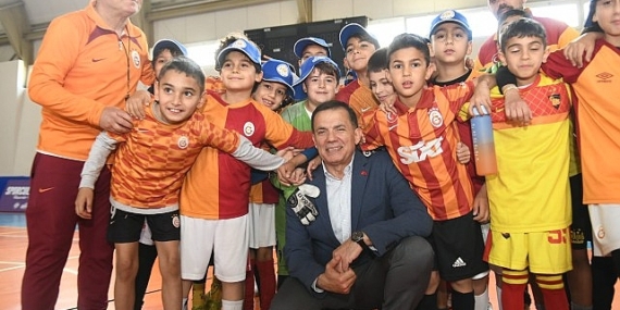 Başkan Özyiğit, sporcu çocuklar ve aileleriyle buluştu