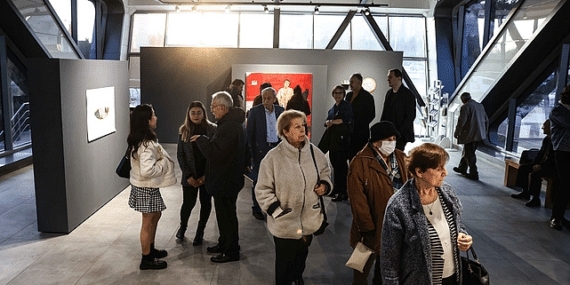 Çankaya Belediyesi Fikret Otyam Sanat Merkezi, Nihal Martlı'nın “Her Şey Yolunda” sergisine ev sahipliği yapıyor. Sergi, 7 Nisan'a kadar ücretsiz ziyaret edilebilecek