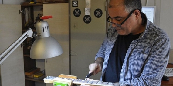 EÜ Konservatuvarı Çalgı Yapımı ve Onarımı Bölümü öğrencilerine üretim uygulamalarıyla öğrenme imkânı sunuyor