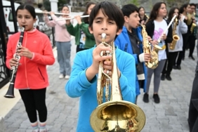 gelecegin-muzisyenleri-istiklal-marsimizi-seslendirdi.jpg